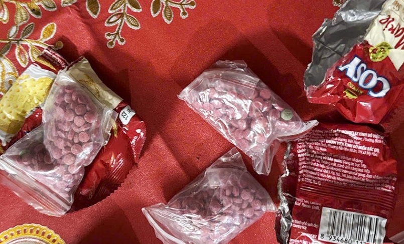 Bắt giam 2 đối tượng tàng trữ, mua bán hơn 1.000 viên ma túy tổng hợp